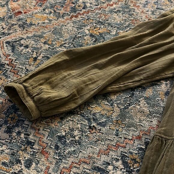 Green American Eagle blouse flowy - Picture 2 of 5